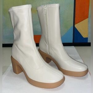 Vince Women’s Mandy Platform Ankle Boots. Milk White Leather. Size 5. New.